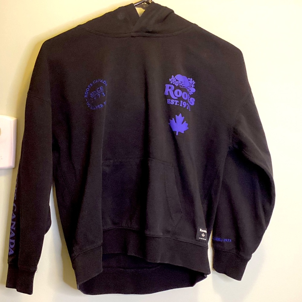 Roots Kids Black hooded sweatshirt size XL UNISEX